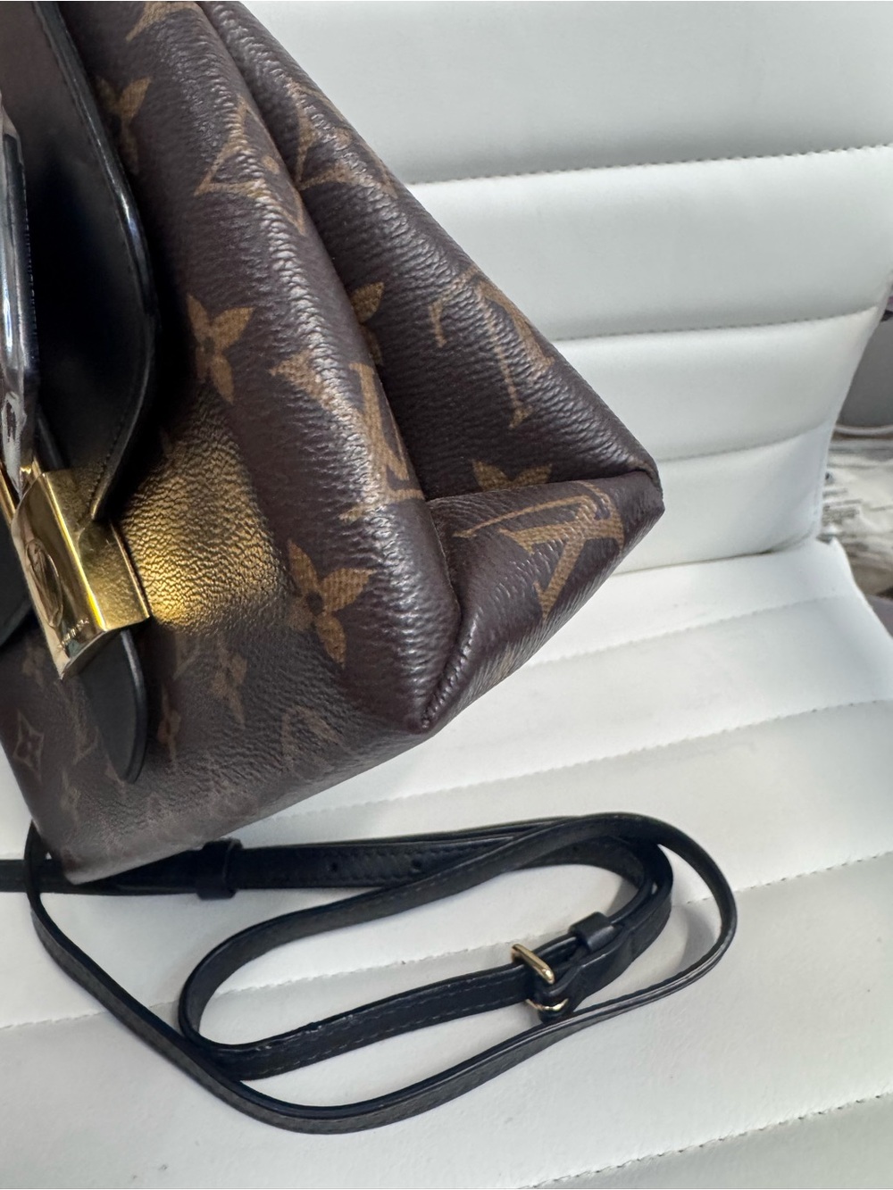 Louis Vuitton Locky BB monogram and black handbag with strap - Picture 5 of 9